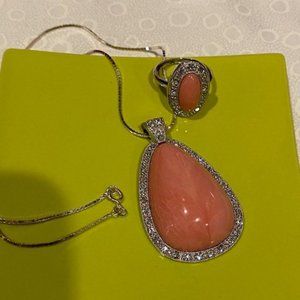 ❤️❤️ AVON Faux Pink Stone Rhinestone Teardrop Pendant & Ring Set